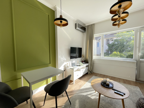 Светъл и слънчев двустаен апартамент под наем на ул. Денкоглу