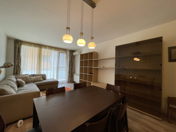 Светъл тристаен апартамент под наем в затворен комплекс Водолей 1